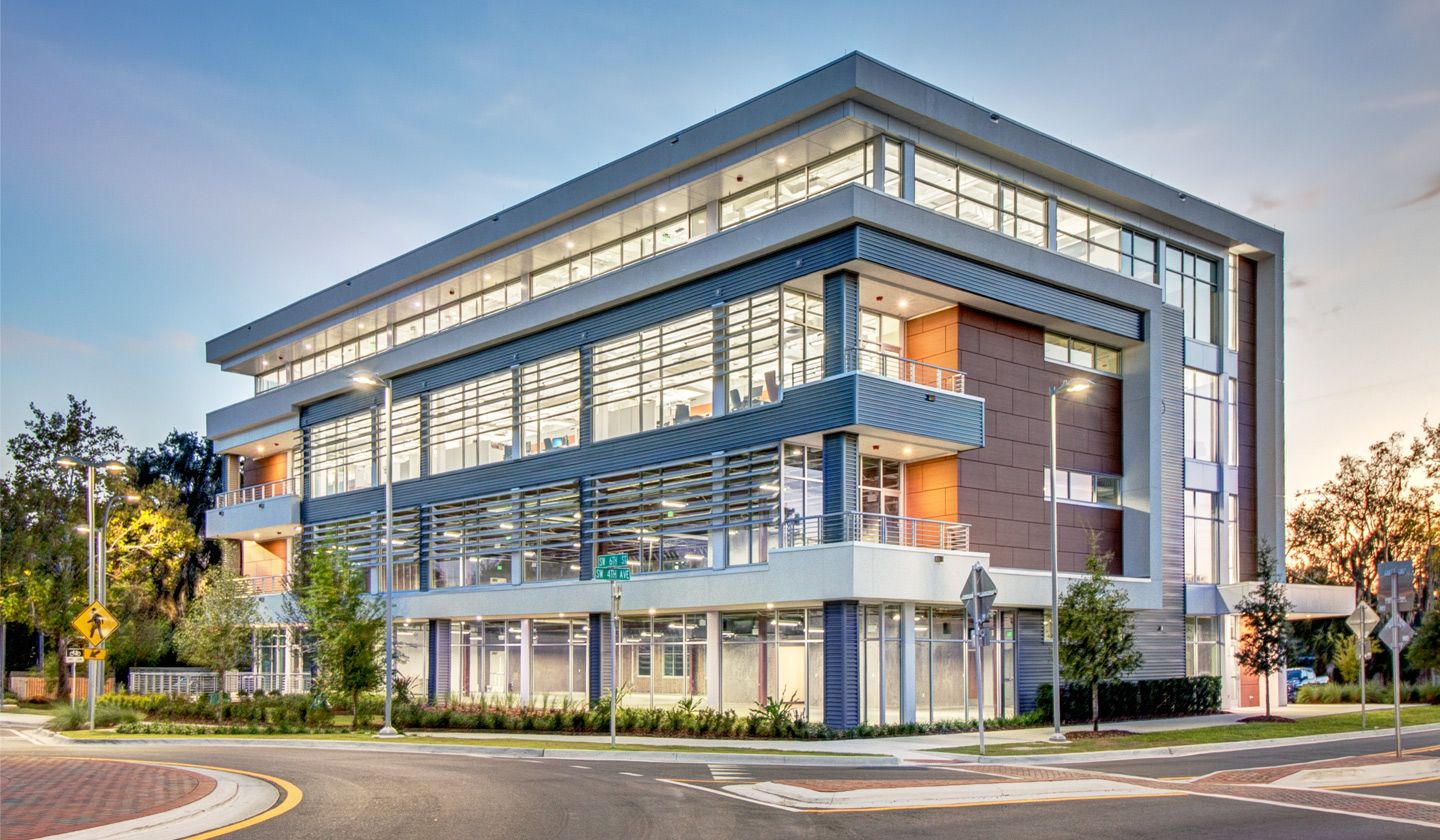 Modern net-lease commercial and medical office building